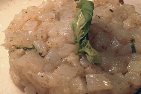 tartare-tacaud-mesclun-pistaches